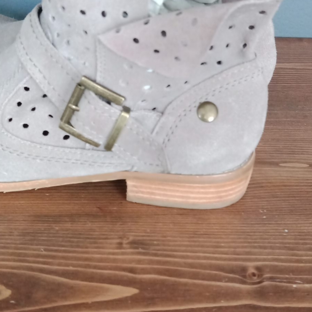Restricted booties - Picture 4 of 11